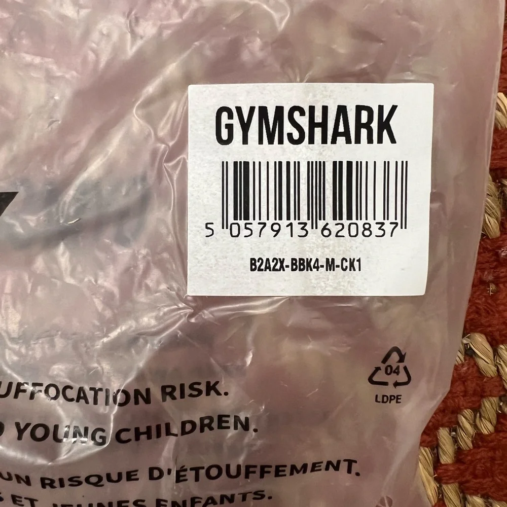 Black gymshark shorts with butt scrunch - Picture 3 of 6